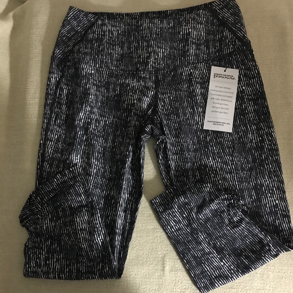 NWT ALII SPORT PRINTED CROP RUCHED LEGGINGS